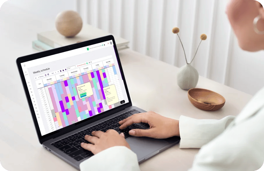 Smart schedule for Eyebrow and Lashes Salon